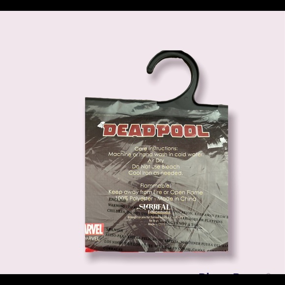 Marvel Deadpool Holiday Throw Blanket - Picture 2 of 3